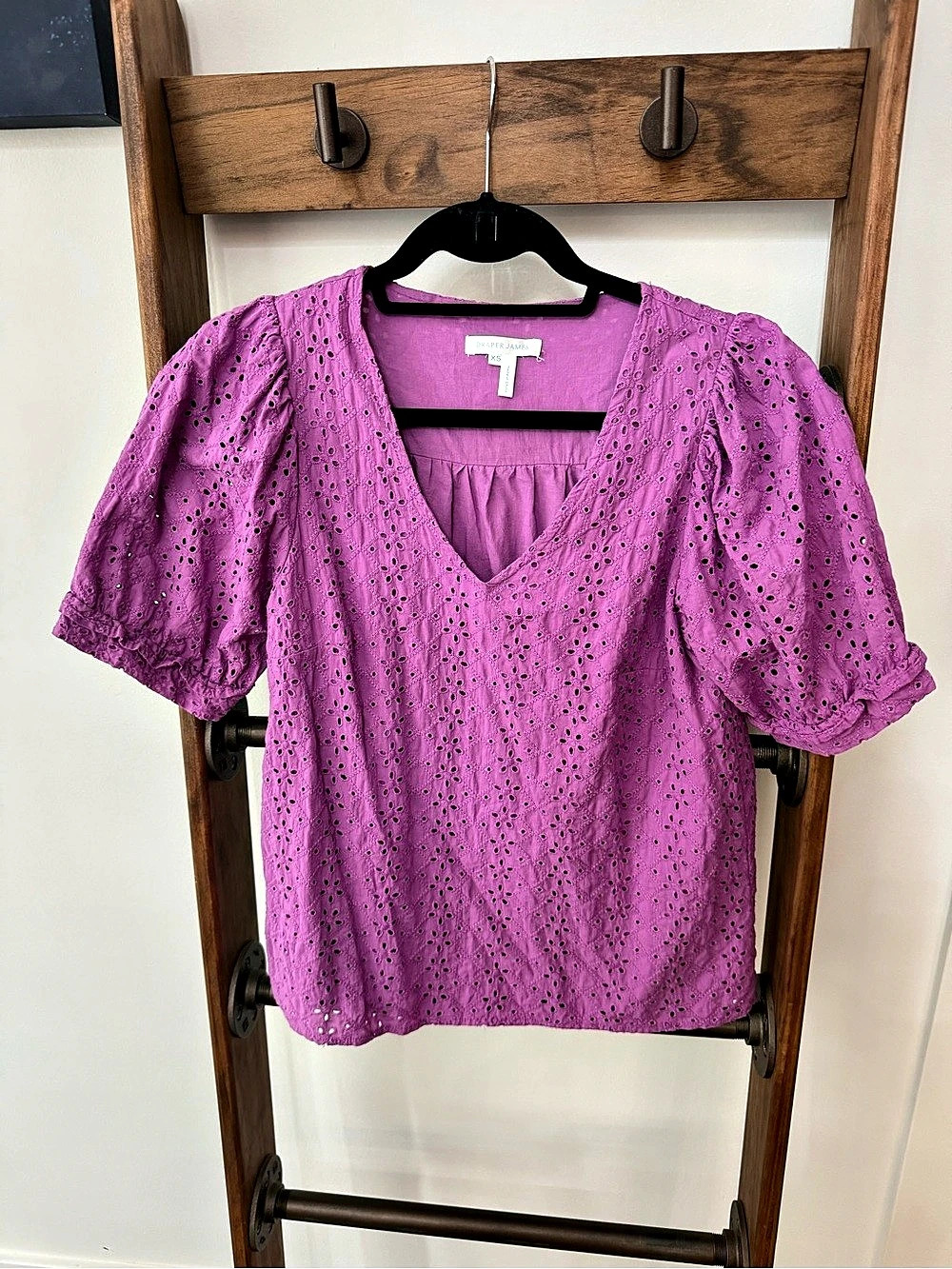 Draper James V-Neck Puff Short Sleeve Top in Eyelet Pink XS